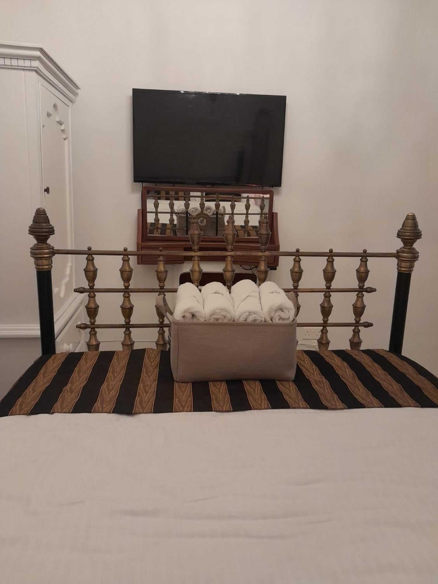 Charming Town House In Cospicua, Valperga Rooms Экстерьер фото